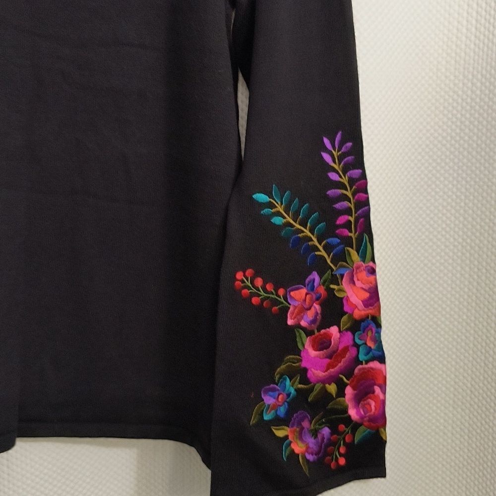 Women's Linea Embroidered Turtle Neck - Picture 2 of 5